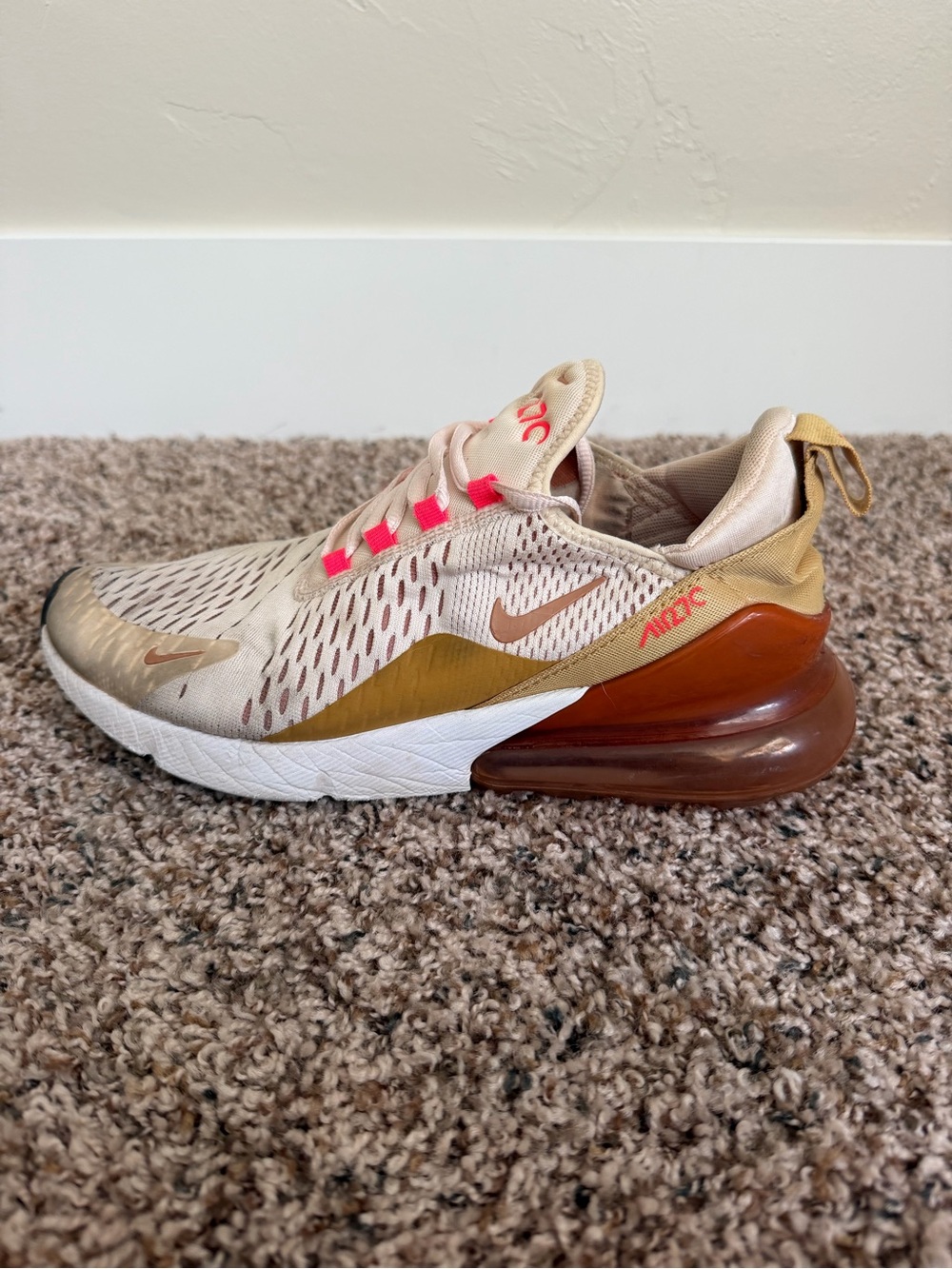 Nike Air Max 270 Women's Athletic Shoes, size 8.5